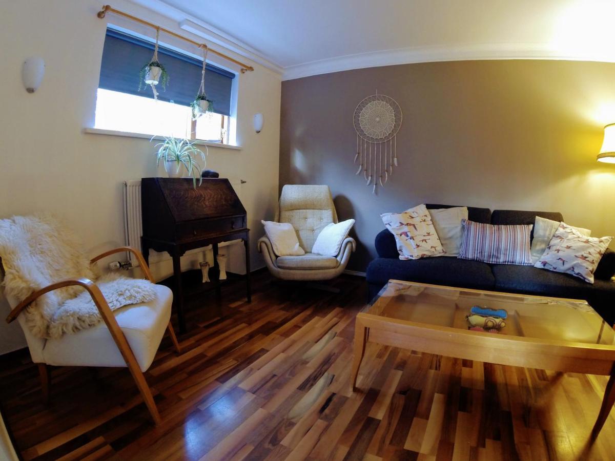 Skjolbraut - Cozy Apartment - Central Location - Free Parking - Close To A Public Swimming Pool And Sky Lagoon Reykjavík Buitenkant foto